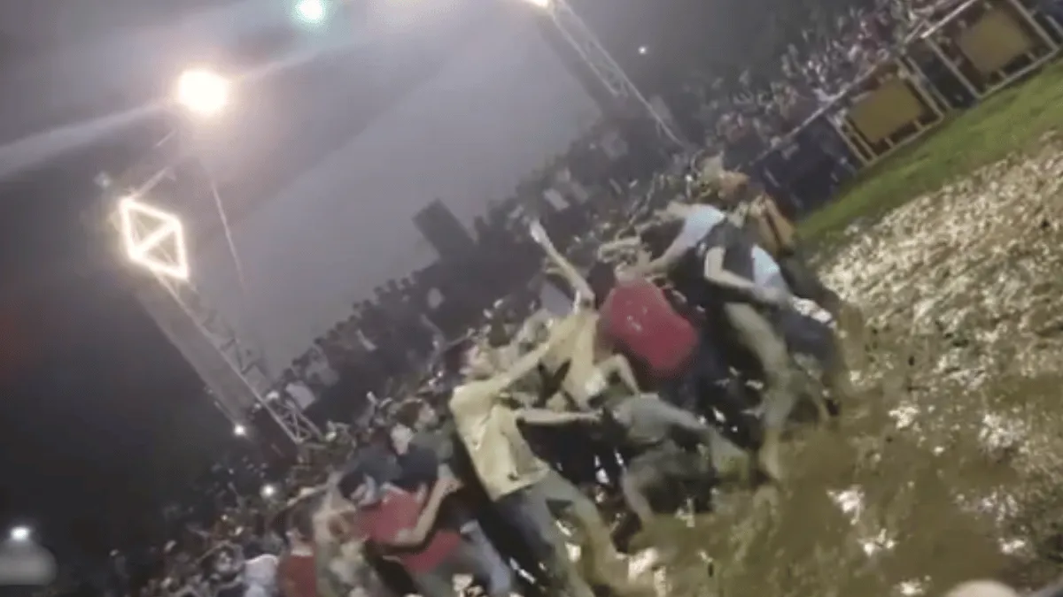 university-dahi-handi-event-turns-chaotic-as-ugly-fight-breaks-between-students-internet-reacts-viral-video